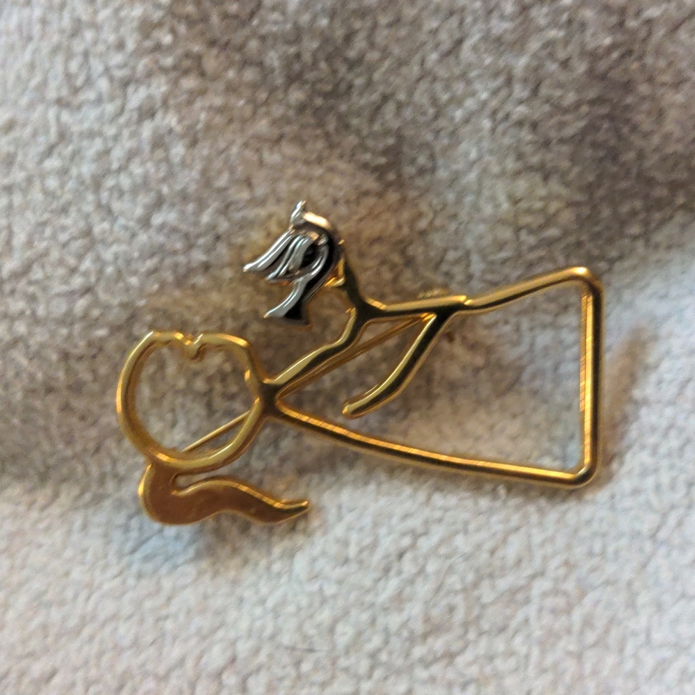 3/15$ Angel Pin / Brooch Praying Hands Holding a Dove